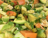 Foto del paso 4 de la receta: Ensalada de pollo, aguacate, pepino y papaya