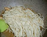 Foto langkah ke 5 dari resep Spagheti Kari Hijau Instan Udang Telur.