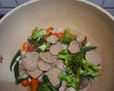 Foto langkah ke 2 dari resep Tumis Tahu bakso brokoli.