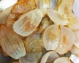 A picture of step 1 of Mushroom do pyaja.