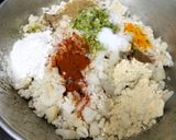 A picture of step 3 of Crispy Puffed Rice and Onion Patties.