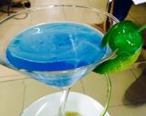 Hình bước làm 2 của món Cocktail Blue Moon