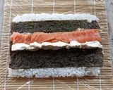 Foto del paso 9 de la receta: Sushi Philadelphia Roll (con salmón ahumado)