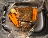 Egészben sült karaj fokhagymával tűzdelve recept fázis 2 fotója