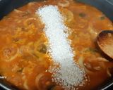 Foto del paso 2 de la receta Arroz con calamares y chorizo