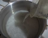 Foto langkah ke 5 dari resep Bubur Sagu Gunting.