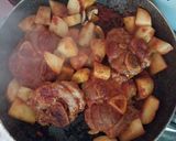 Foto del paso 6 de la receta: Codillo con papas en salsa de chile seco