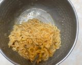 Foto langkah ke 2 dari resep Mie Omelet Indomie.