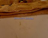 A picture of step 3 of Garlic paratha.