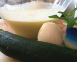 Foto del paso 2 de la receta: Gazpacho griego de calabacín, yogurt y menta 🥒