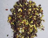 Foto del paso 6 de la receta: Rollo de queso con arándanos, pistachos, panceta y miel