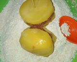 A picture of step 3 of Meat stuffed potato pakora.