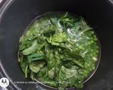 Mentás-spenótos zöldborsófőzelék rántott párizsival recept fázis 3 fotója