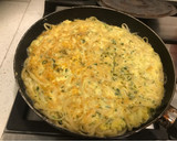 Foto del paso 7 de la receta: Tortilla de tallarines con queso