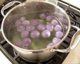 A picture of step 8 of Ondeh-ondeh (purple sweet potatoes).