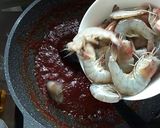Gambar langkah 6 resipi Sambal udang strawberi masam manis.