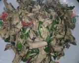 Foto langkah ke 5 dari resep Tongkol Suwir Kemangi Pedas.