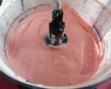 Foto del paso 2 de la receta: Helado de fresa y frambuesa en tarrinas