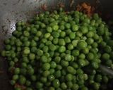 A picture of step 2 of Matar paneer.