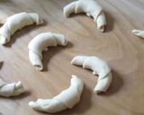 Vajas kifli recept fázis 3 fotója