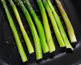 Foto del paso 9 de la receta: Espárragos verdes con vinagreta templada de tomate 🍅