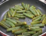 A picture of step 2 of Orissa Style Bhindi Masala.
