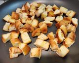 Foto del passaggio 4 della ricetta Vellutata di cavolo viola e porri con crostini e fonduta di parmigiano