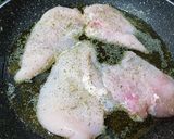Foto del paso 2 de la receta Pechuga de pollo con salsita y patatas😋🍴