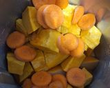 Foto del paso 2 de la receta: Sopa de zapallo, zanahoria y puerro en sopera eléctrica