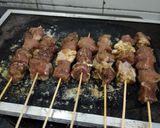 Foto langkah ke 6 dari resep Sate sapi bumbu kecap.