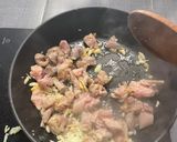 รูปขั้นตอนการทำที่ 6 ของ ผัดกะหล่ำปลีใส่หมู