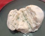 Foto del passaggio 5 della ricetta Involtini di bresaola ripieni di formaggio spalmabile alla rucola fatto in casa