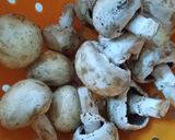 Foto langkah ke 1 dari resep Pokcoy Siram Jamur Kancing.