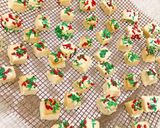 A picture of step 10 of Christmas cookie bites.
