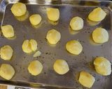 A picture of step 5 of Crushed new potatoes.