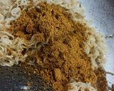 मॅगी भेळ (Maggi bhel recipe in marathi) रेसिपी स्टेप 3 फोटो
