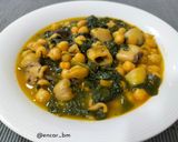 Foto del paso 8 de la receta Potaje de garbanzos con calamar y espinacas