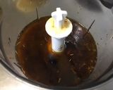 Une image de l'étape 2 de Marinade à la mangue, citron, miel et herbes.