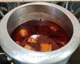 A picture of step 8 of Rajma paneer.