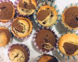 Φωτογραφία βήματος 6 της συνταγής Γρήγορα cupcakes δίχρωμα