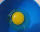 A picture of step 1 of Cheese Omelette.