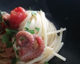 Foto del passaggio 3 della ricetta Spaghetti quadrati con moscardini e calamari 🐙🍝🍅