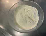 Une image de l'étape 7 de Flan de courgettes au bœuf, oignon de roscoff et romarin.