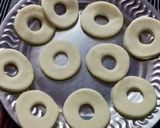 A picture of step 3 of Donuts.