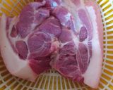 Hình bước làm 1 của món Heo chiên da giòn