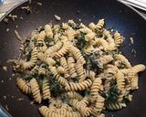 Foto del passaggio 3 della ricetta Fusilli bietole e tonno