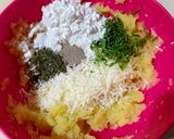 Foto langkah ke 2 dari resep Stik Kentang Keju.
