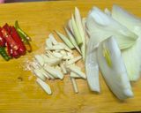 Gambar langkah 1 resipi Tom Yum Sayur.