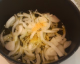 Foto del paso 2 de la receta: Pulpo encebollado con chorizo y patatas