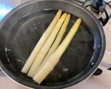 A picture of step 2 of Butter Sauté Fresh Asparagus.